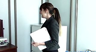 Amateur realtor pussyfucked during viewing